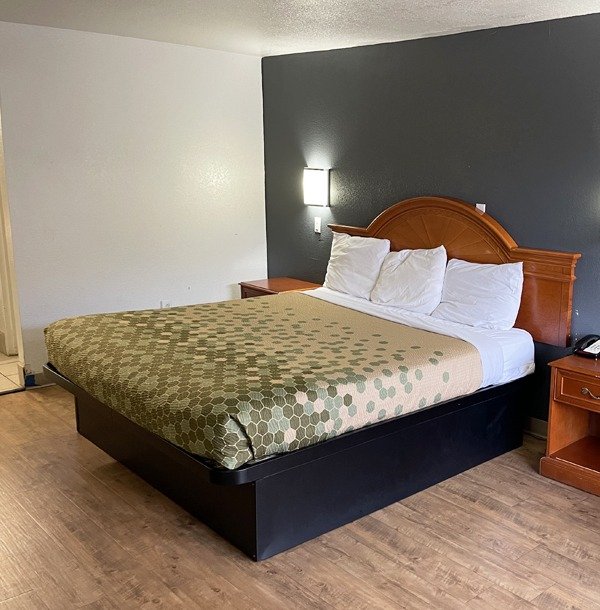 Spacious king bed room with modern decor