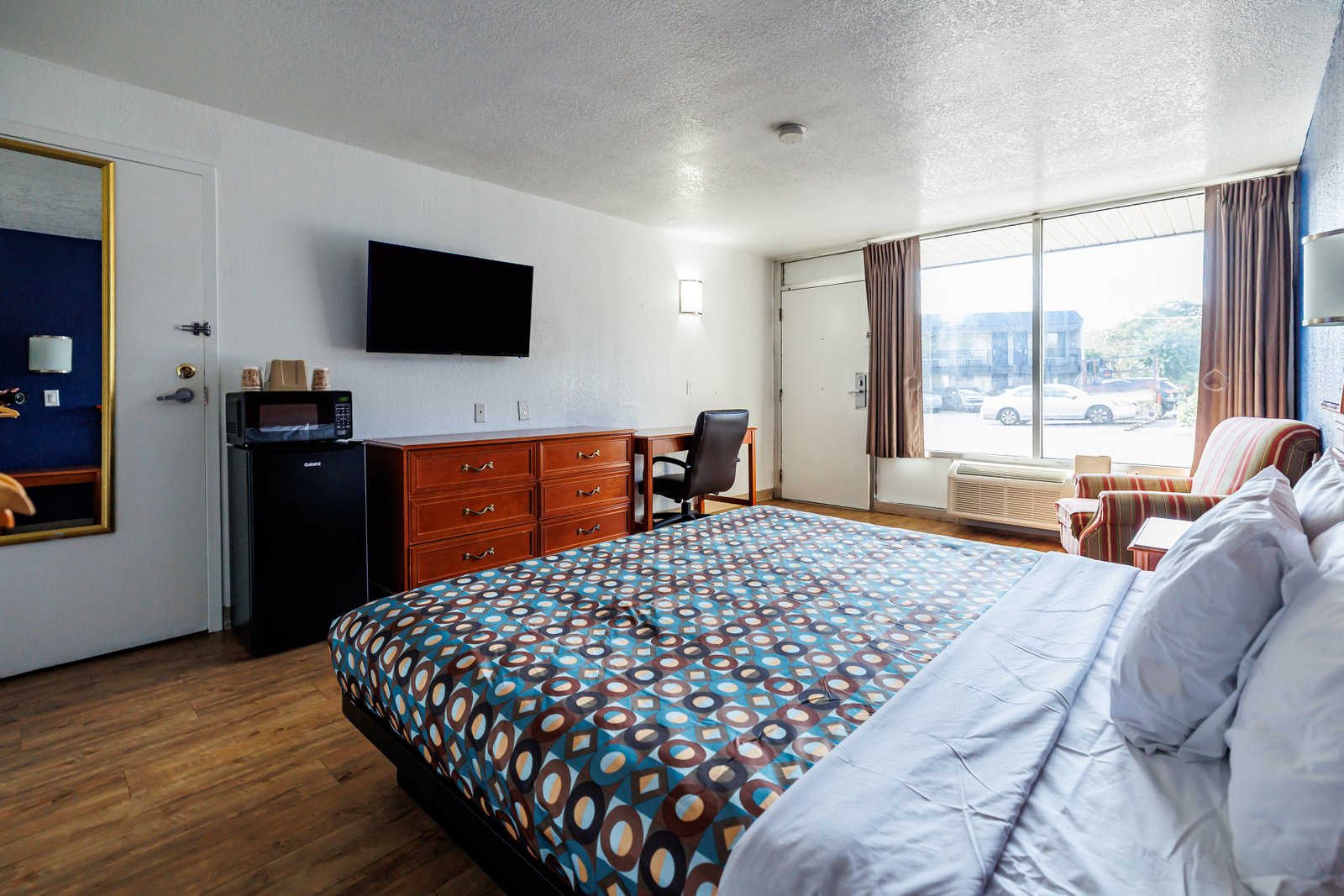 Budget Inn Greenville Queen Bed Room 2
