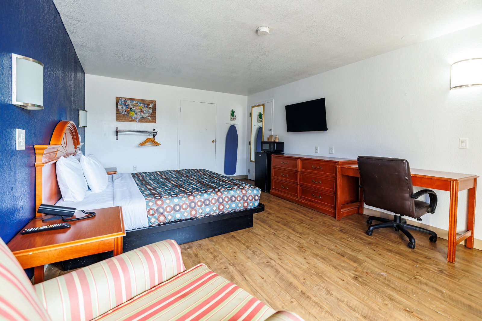 Budget Inn Greenville Queen Bed Room 4