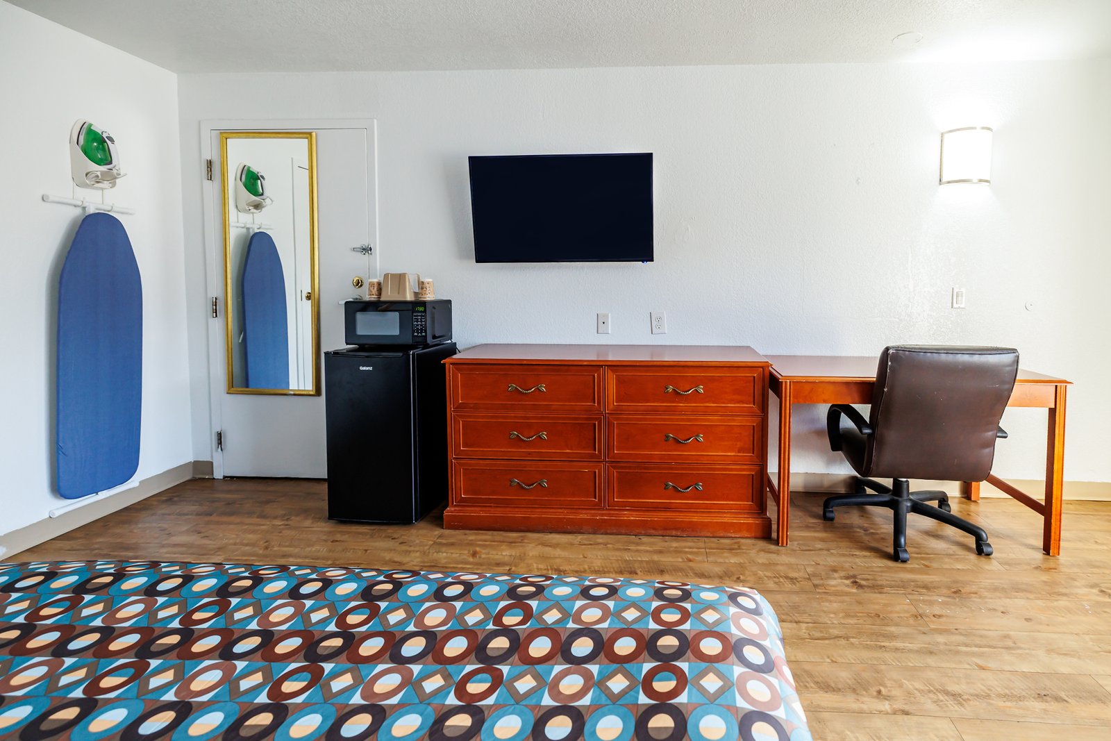 Budget Inn Greenville Queen Bed Room 5