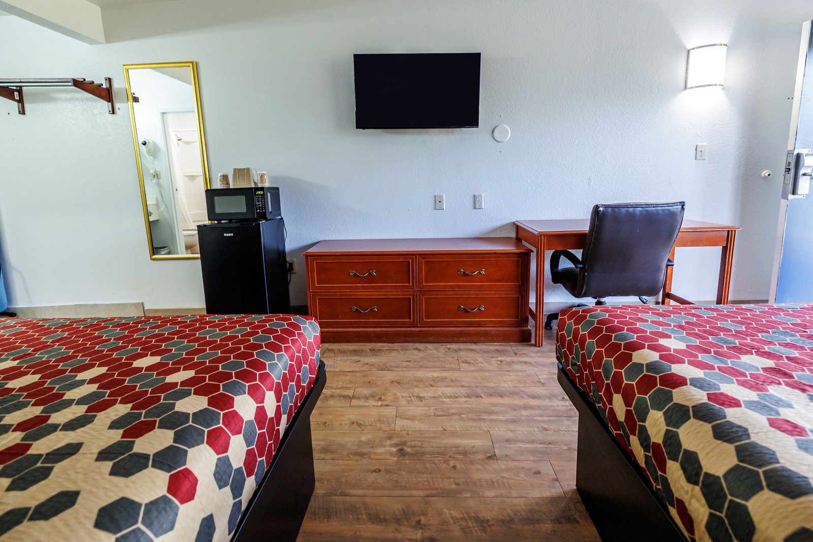 Budget Inn Greenville Two Queen Bed Room 8