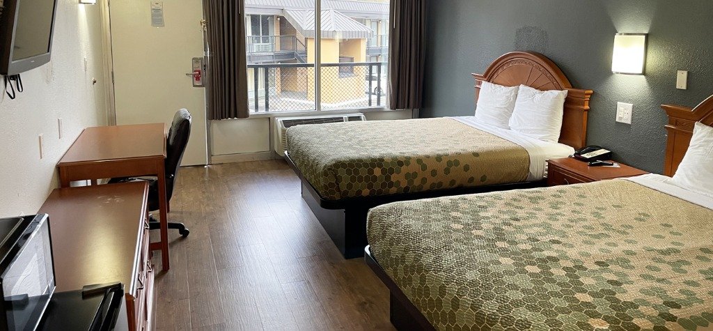 Queen Bed Smoking at Budget Inn Greenville