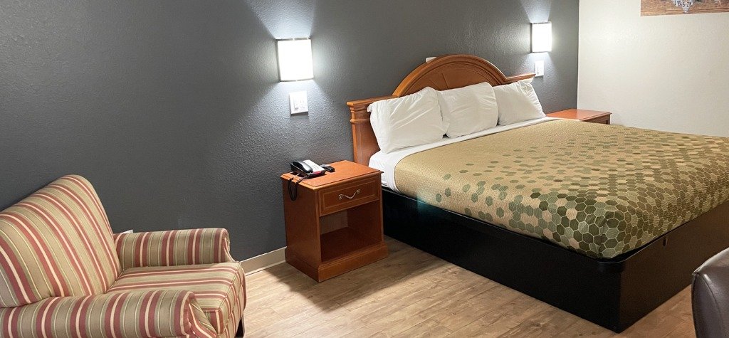 King Bed Smoking at Budget Inn Greenville